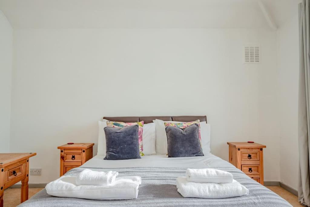 Host & - Lechlade Birmingham