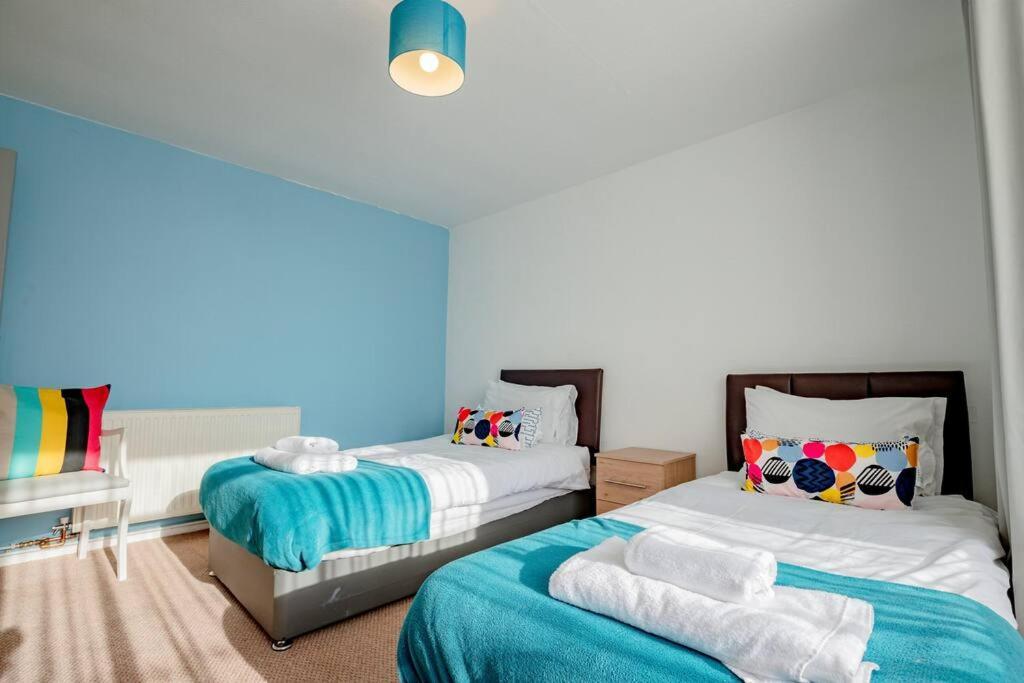 Host & - Lechlade * Birmingham