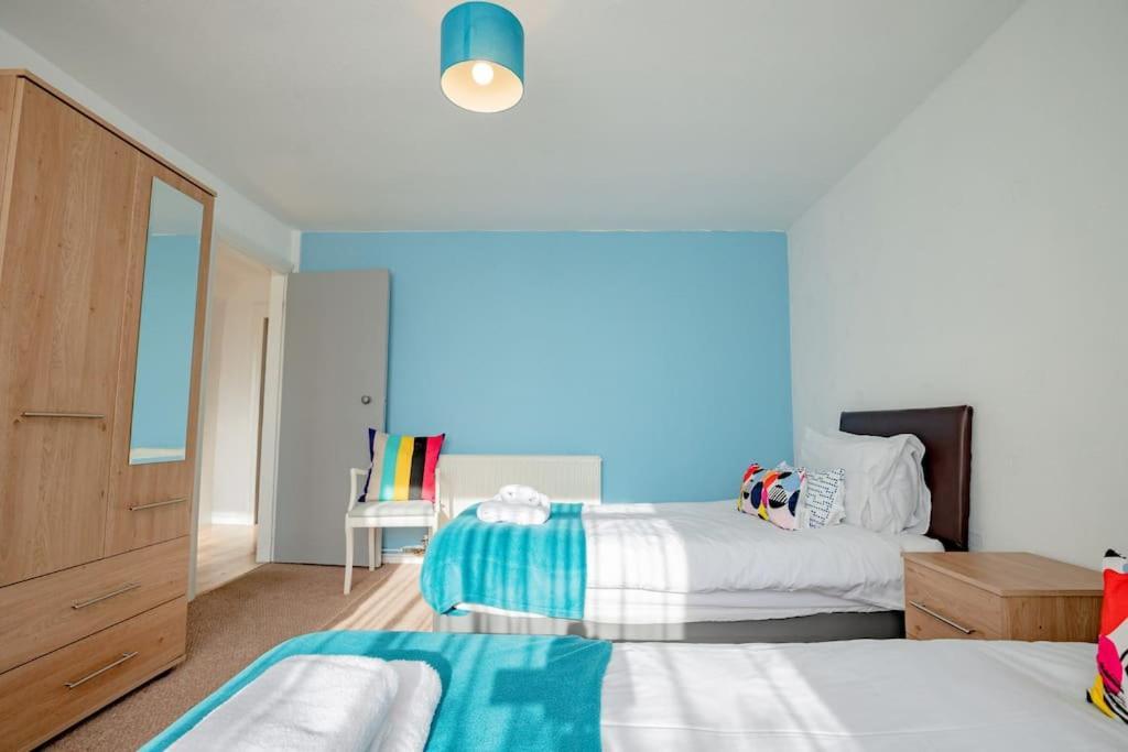 Host & - Lechlade Holiday home *