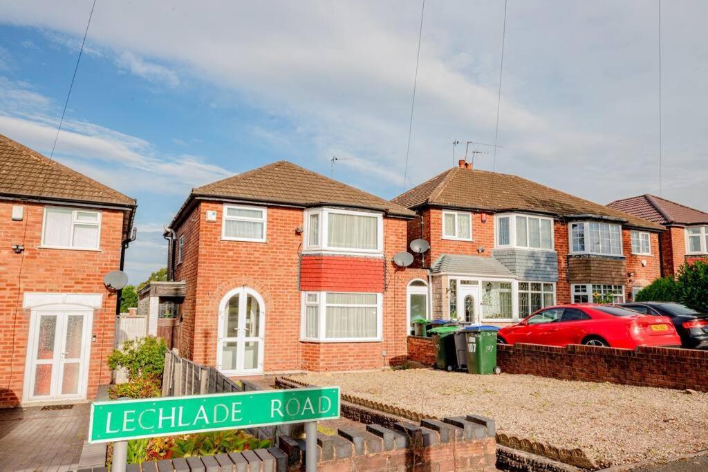 Host & - Lechlade *